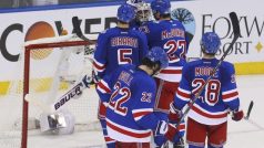 Hokejisté New Yorku Rangers slaví první vítězství ve finálové sérii s Los Angeles