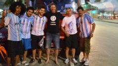 Parta, která přijela do Rio de Janeira karavanem, se potkala s dalšími fanoušky Argentiny přímo u silnice