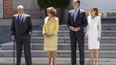 Španělský král Juan Carlos I., královna Sofia, korunní princ Felipe a princezna Letizia