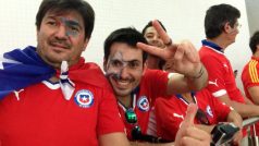 Fanoušci Chile na tribuně Maracaná, vlevo Alejandro