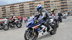 Sraz silničních motocyklů v Praze na Letné