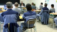 Vězni v Jiřicích na Nymbursku si krátí čas ve vězení studiem soukromého učiliště.jpeg
