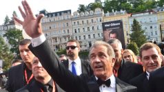 Hollywoodský herec, režisér a producent Mel Gibson přichází po červeném koberci na slavnostní zahájení festivalu