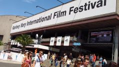 Karlovarský filmový festival, vstup do hotelu Thermal