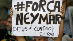 Sílu Neymare. Bůh je s tebou! Brazílie drží se svým milovaným útočníkem