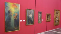 Expozice s názvem Alfons Mucha v zrcadle doby v zámecké jízdárně Alšovy jihočeské galerie na zámku Hluboká