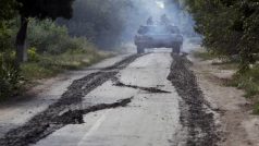 Ukrajinská armáda oznámila, že přeruší boje v okruhu 20 kilometrů od místa dopadu malajsijského letadla