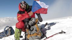 Horolezec Radek Jaroš na vrcholu K2