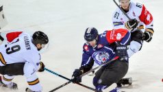 Bílí Tygři prohráli s finským Oulu v prvním zápase Ligy mistrů 3:4 i přes snahu Michala Plutnara