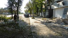 Raketový útok na centrum Doněcku poničil obytné domy, tlaková vlna vysklila okna