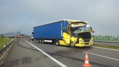 Nehoda kamionů na dálnici D8
