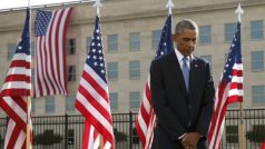 USA si připomněly 13. výročí útoků z 11. září 2001: Prezident Barack Obama během pietního aktu u budovy Pentagonu ve Washingtonu. 11. 9. 2014