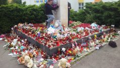 Klášterec nad Ohří: Pietní místo před školou, kam chodila zavražděná devítiletá dívka