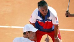 Tomáš Berdych s nehrajícím kapitánem Jaroslavem Navrátilem