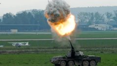 Výstřel z kanónové houfnice 152 mm ShKH vz. 77