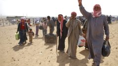 Kurdští syrští uprchlíci na turecko - syrské hranici nedaleko města Suruc