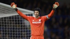 Brankář Petr Čech dostal při debutu v nové sezoně v brance Chelsea od kouče Josého Mourinha kapitánskou pásku