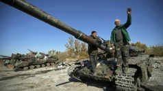 Ukrajinští vojáci s tanky u města Debalcevo