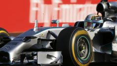 Lewis Hamilton a jeho Mercedes během Velké ceny Ruska