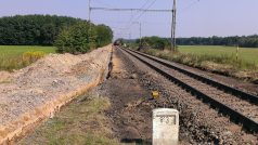 Práce na trati Pardubice - Hradec Králové probíhají ve Stéblové