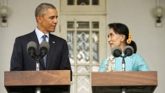 Americký prezident Barack Obama a barmská opoziční vůdkyně Su Ťij. Barma, 14. 11. 2014
