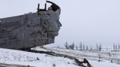 Zničený válečný památník východně od ukrajinského Doněcka