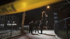 Policie hlídá místo, kde došlo ke zastřelení dvou newyorských strážníků