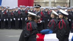 Prezident François Hollande vzdává poctu zabitým policistům