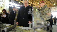 V Chrudimi se prezident Miloš Zeman setkal s vojáky ze 43. výsadkového praporu