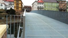 Nový Komenského most v Jaroměři nahradil historickou stavbu, kterou zničila velká voda