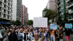 Stovky tisíc lidí vyšly do ulic Buenos Aires demonstrovat za nezávislou justici