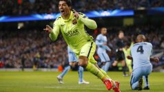 Útočník Barcelony Luis Suarez vstřelil oba góly Barcelony na hřišti Manchesteru City