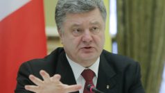 Ukrajinský prezident Petro Porošenko kvůli ukrajinské krizi také zchudl. Jeho čokoládovna Rošen už nemá hodnotu jedné miliardy dolarů jako vloni
