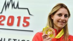 Pětibojařka Eliška Klučinová se raduje z bronzové medaile