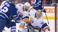 Michal Neuvirth oslavil v dresu New York Islanders první vítězství od příchodu z Buffala