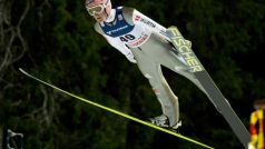 Němec Severin Freund při vítězném skoku na Světovém poháru  v Oslu