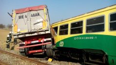 Nehoda kamionu s vlakem u Obrataně