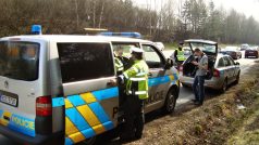 Na 50 policistů dohlíží na provoz na hlavní trase z Prahy do Tábora
