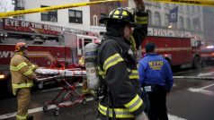 Výbuch plynu byl příčinou následného kolapsu bytového domu v East Village v New Yorku