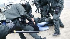 Zásah německé policie proti hooligans