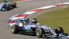 První Hamilton, druhý Rosberg. Začínající sezoně F1 znovu vládnou vozy týmu Mercedes