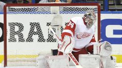 Petru Mrázkovi vyšla premiéra v play-off NHL na jedničku, Detroitu vychytal výhru na ledě Tampy Bay