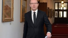 Premiér Bohuslav Sobotka přichází na jednání vlády
