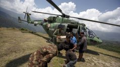 Vrtulník indické armády dopravil do Nepálu zásoby