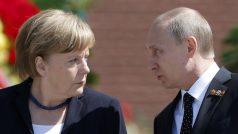 Spolková kancléřka Angela Merkelová jedná s ruským prezidentem Vladimirem Putinem