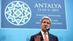 Ministr zahraničí USA John Kerry na zasedání NATO v Antalyi