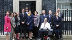 Představitelé menších britských politických stran před úřadem premiéra v Downing Street