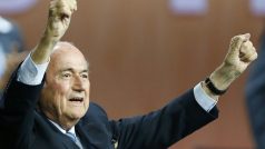 Sepp Blatter se raduje ze svého znovuzvolení