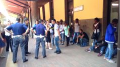 Policie versus uprchlíci na nádraží v Brenneru
