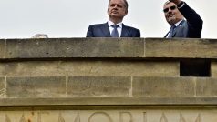 Slovenský prezident Andrej Kiska (vpravo) s ředitelem lidického památníku Miloušem Červenclem
